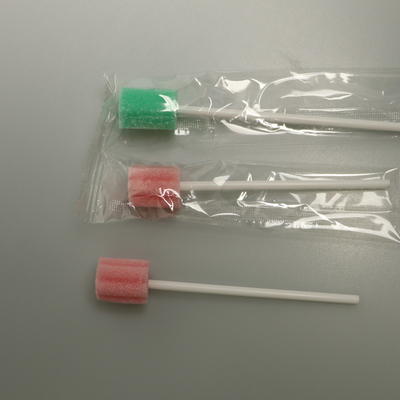 La esponja oral inclinada espuma estéril disponible del cuidado con los PP se pega