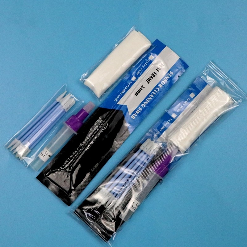 Kit de limpieza de cámaras APS-C de cuatro en una DSLR