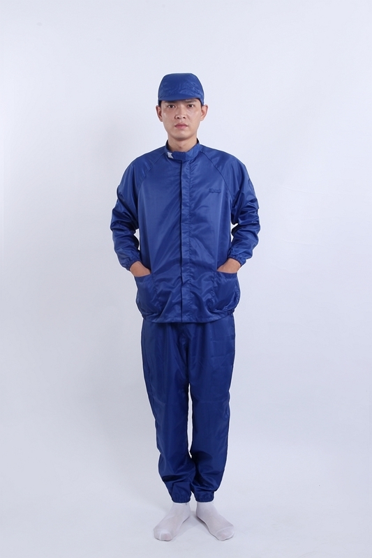 Uniforme de cuello antiestático perfecto para profesionales de la electrónica y la farmacia en espacios de trabajo controlados